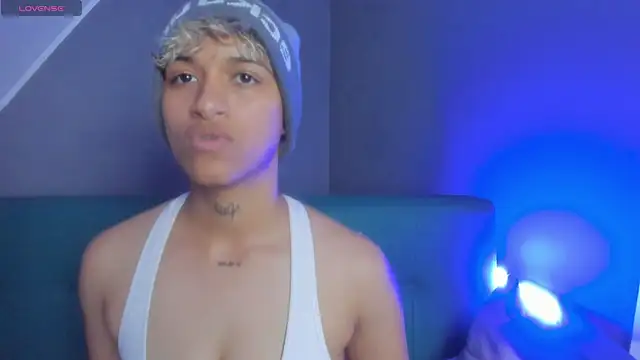 Me pone muy cachonda saber que te masturbas viendome - video by Dominick_jones cam model