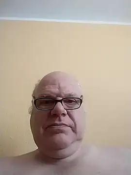 [11 Jan 14:04] Public Show – video modela na kameri jk6t