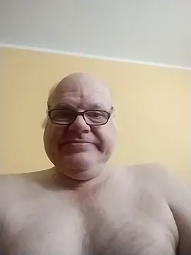 [14 Jan 12:24] Public Show – video modela na kameri jk6t