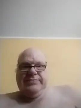 [17 Jan 13:23] Public Show – video modela na kameri jk6t