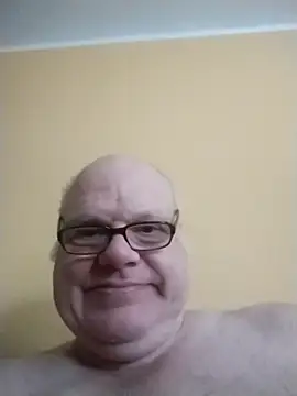 [28 Jan 13:17] Public Show – video modela na kameri jk6t