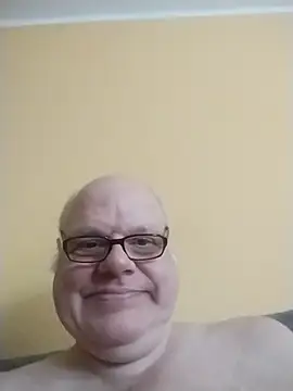 [4 Feb 14:23] Public Show – video modela na kameri jk6t