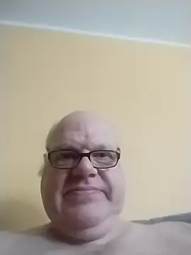 [4 Feb 14:52] Public Show – video modela na kameri jk6t