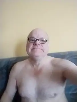 [9 Feb 12:59] Public Show – video modela na kameri jk6t