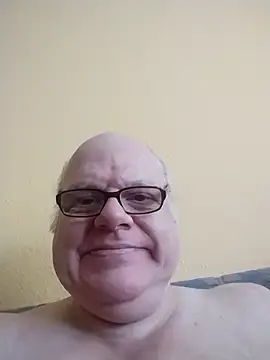 [10 Feb 15:07] Public Show – video modela na kameri jk6t