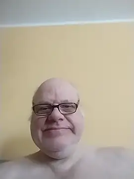 [16 Feb 13:27] Public Show – video modela na kameri jk6t