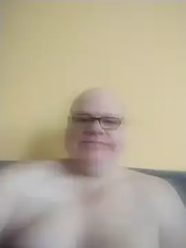 [17 Feb 13:09] Public Show – video modela na kameri jk6t