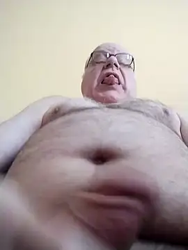 [19 Feb 14:02] Public Show – video modela na kameri jk6t