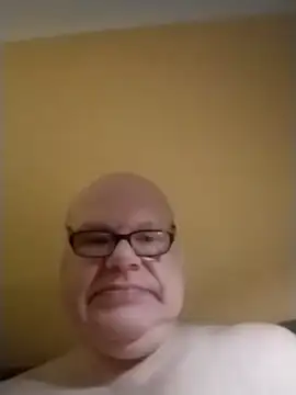 [19 Feb 18:59] Public Show – video modela na kameri jk6t