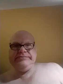 [19 Feb 21:42] Public Show – video modela na kameri jk6t