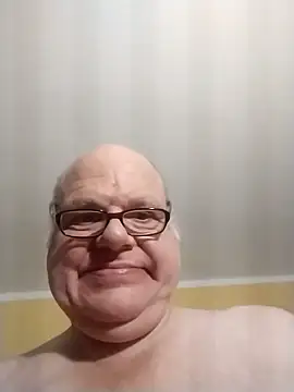 [19 Feb 21:51] Public Show – video modela na kameri jk6t