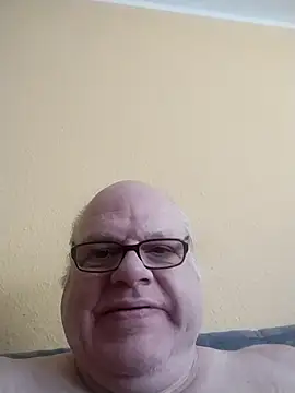 [20 Feb 12:26] Public Show – video modela na kameri jk6t