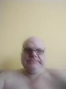 [24 Feb 13:19] Public Show – video modela na kameri jk6t