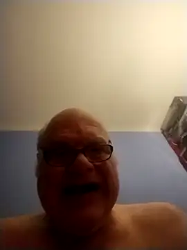 [28 Feb 06:56] Public Show – video modela na kameri jk6t