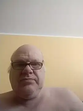 [9 Mar 10:49] Public Show – video modela na kameri jk6t