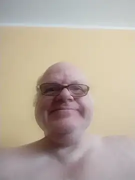 [10 Mar 13:40] Public Show – video modela na kameri jk6t