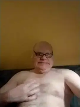 [16 Mar 04:11] Public Show – video modela na kameri jk6t