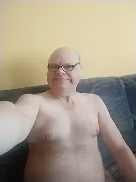 [24 Mar 10:21] Public Show – video modela na kameri jk6t