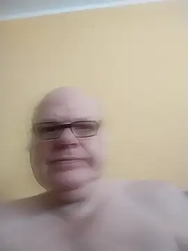 [30 Mar 12:59] Public Show – video modela na kameri jk6t