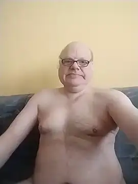 [1 Apr 13:04] Public Show – video modela na kameri jk6t