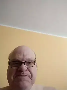 [7 Apr 12:07] Public Show – video modela na kameri jk6t