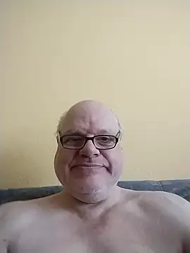 [21 Apr 13:34] Public Show — filmik jk6t, modela(-lki) na kamerkach