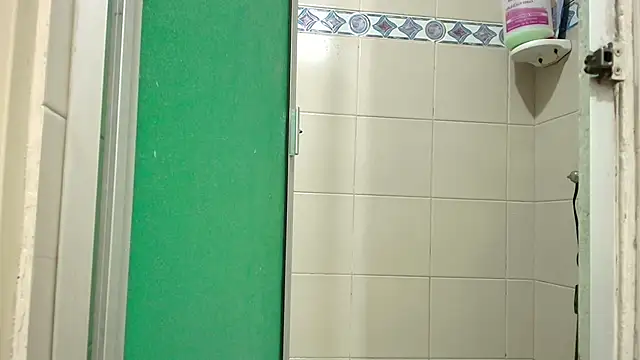 A shower - video av marisol1977hot cam-modell