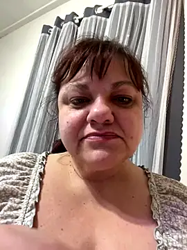 [2 Oct 08:10] Public Show - video av Luciouslouise72@xh cam model