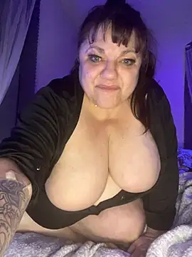 [11 Feb 02:58] Public Show, sucking bbc and poundin my kitty kat — filmik Luciouslouise72@xh, modela(-lki) na kamerkach