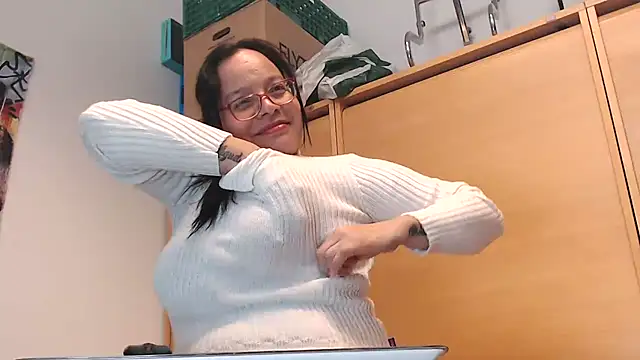 sensiual fist - video by Tanyabigtits cam model