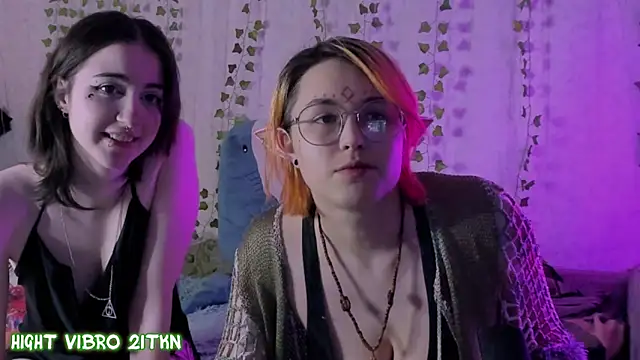 Head pats!! - vídeo de la modelo de cam TrickyKitsune