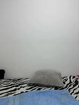I squirt a lot!! - vidéo du modèle de showcams 2Angela_