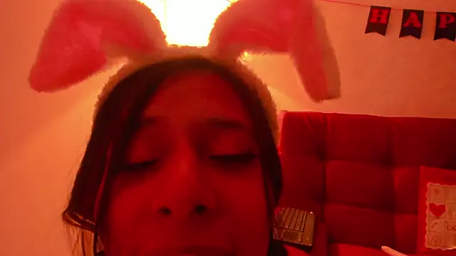 Bunny eating your carrot 🍆😏 – video modela na kameri Misha_Lover