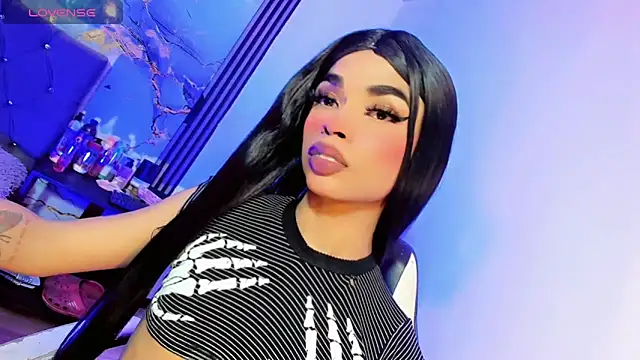 SEXY GIRL SHOWS DELICIOUS COCK💥