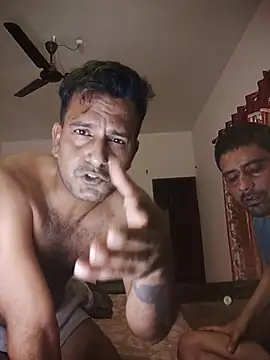 New couple full nude with my new friend private show - vidéo du modèle de showcams DADDYOFALLDADDY