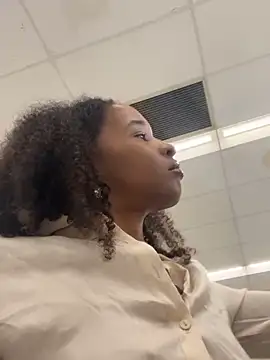 [23 Jul 10:32] Public Show - video by DominaLunaLusty cam model