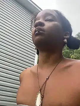 Walking outside naked [9 Aug 09:25] Public Show - video by DominaLunaLusty cam model