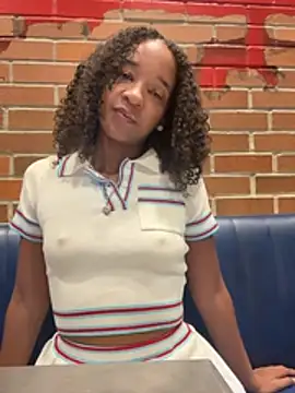 Out at a restaurant with my toy in 😈 - video by DominaLunaLusty cam model