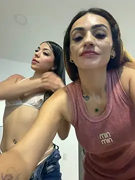 [23 Jan 19:27] Public Show - vidéo du modèle de showcams Samantha_bigboobs