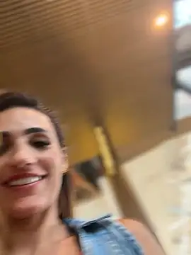 Masturbarcion en baño público - Vídeo de Samantha_bigboobs, modelo de vídeos