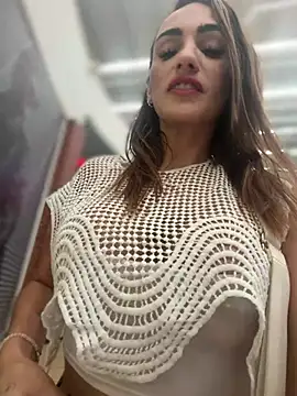 [8 Aug 15:27] naughty in the mall