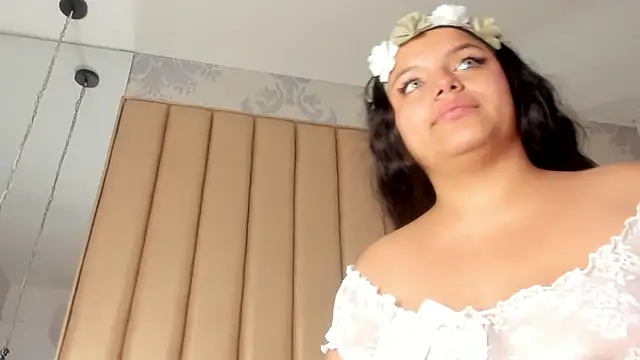 Fingering my hole and fucking my pussy mmmm so creamy - video by KonyBell cam model
