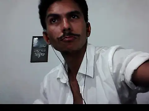 Exibindo o Pau Peludo com Roupa 😈💦Displaying the Hairy Dick with Clothes😈💦 - Video von MagrinhoSaradoo Cam-Model