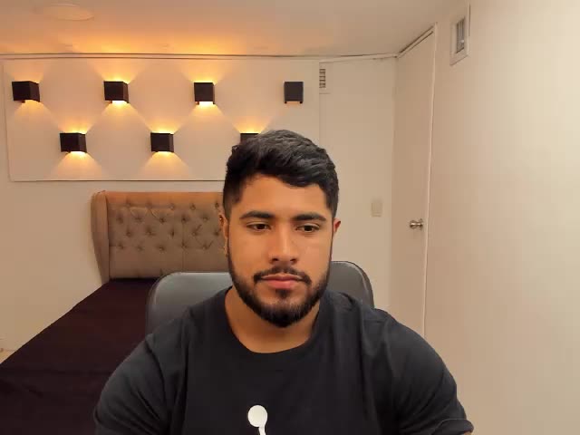 spread ass - فيديو من Santiago_huntt موديل الكام