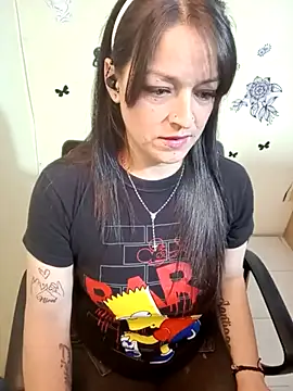 Let me moisty your hard cock 🍆