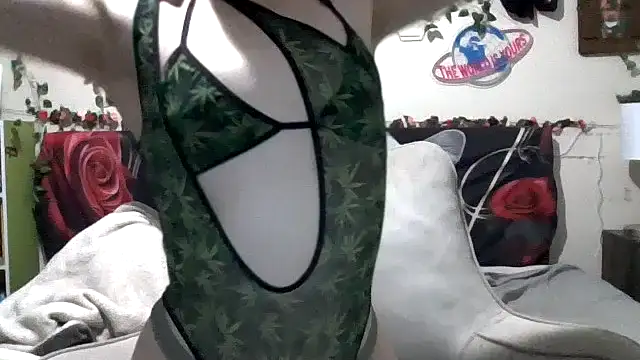 420 LINGERIE & PUSSY PLAY - AverageRose 的视频