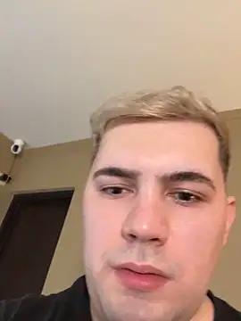 Luna shows her pussy while lying down / Show 💦 - video của người mẫu cam jumpingmodels