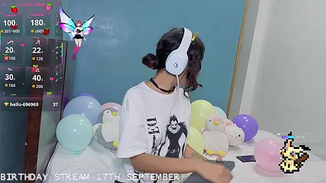 BIRTHDAY GIRL NAKED AND MASTURBATE IT - video by Lovelyamyy cam model
