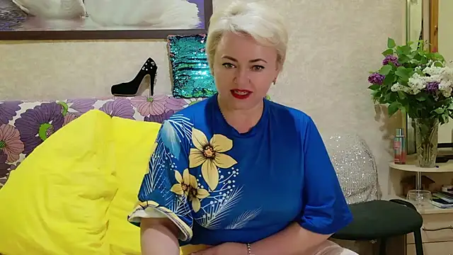 strip play wet pussy - video by Viki100paradise cam model