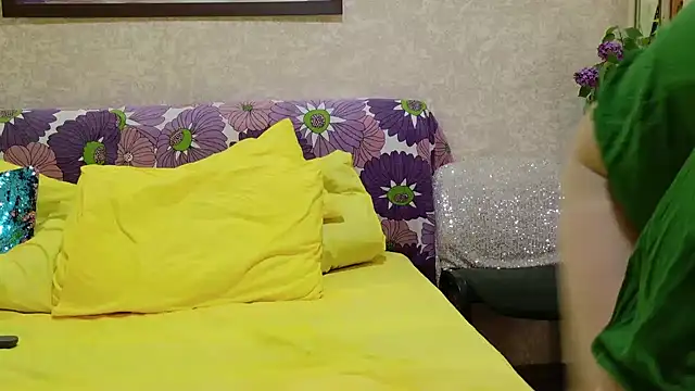 fingers deep in pussy and cum - video by Viki100paradise cam model